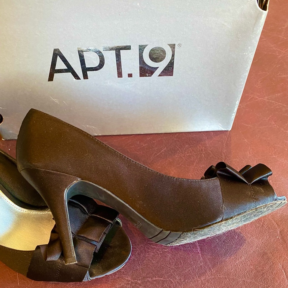 Apt. 9 Elegant Black Heels with Bow - Picture 4 of 6